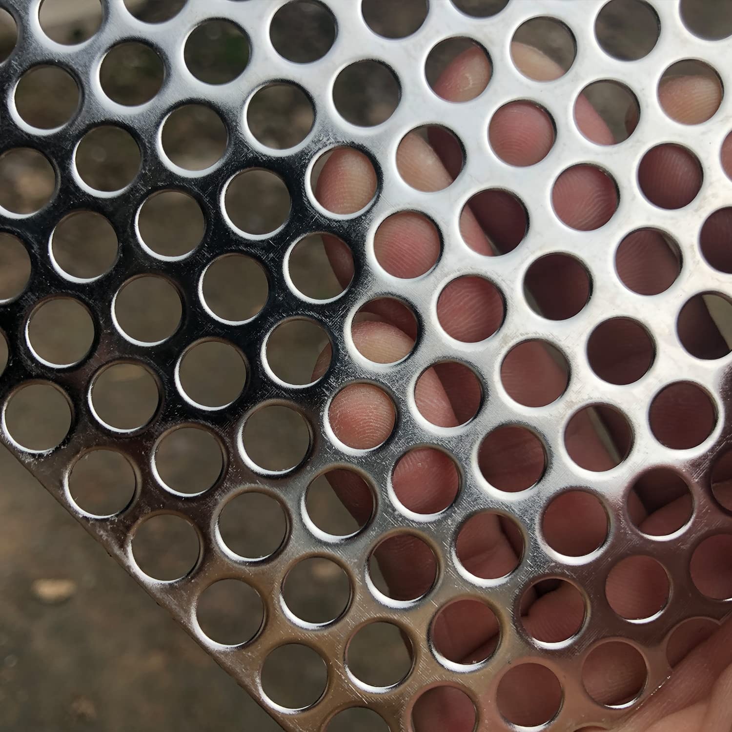 ຕາຫນ່າງໂລຫະ perforated: ຄວາມເຂົ້າໃຈຂະບວນການຜະລິດ